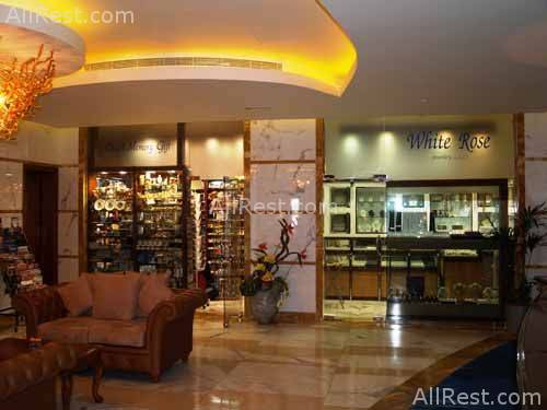 Dhow Palace Hotel 9